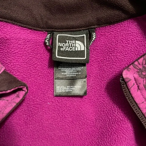 Limited edition north face jacket, perfect for winter days. - Picture 3 of 3